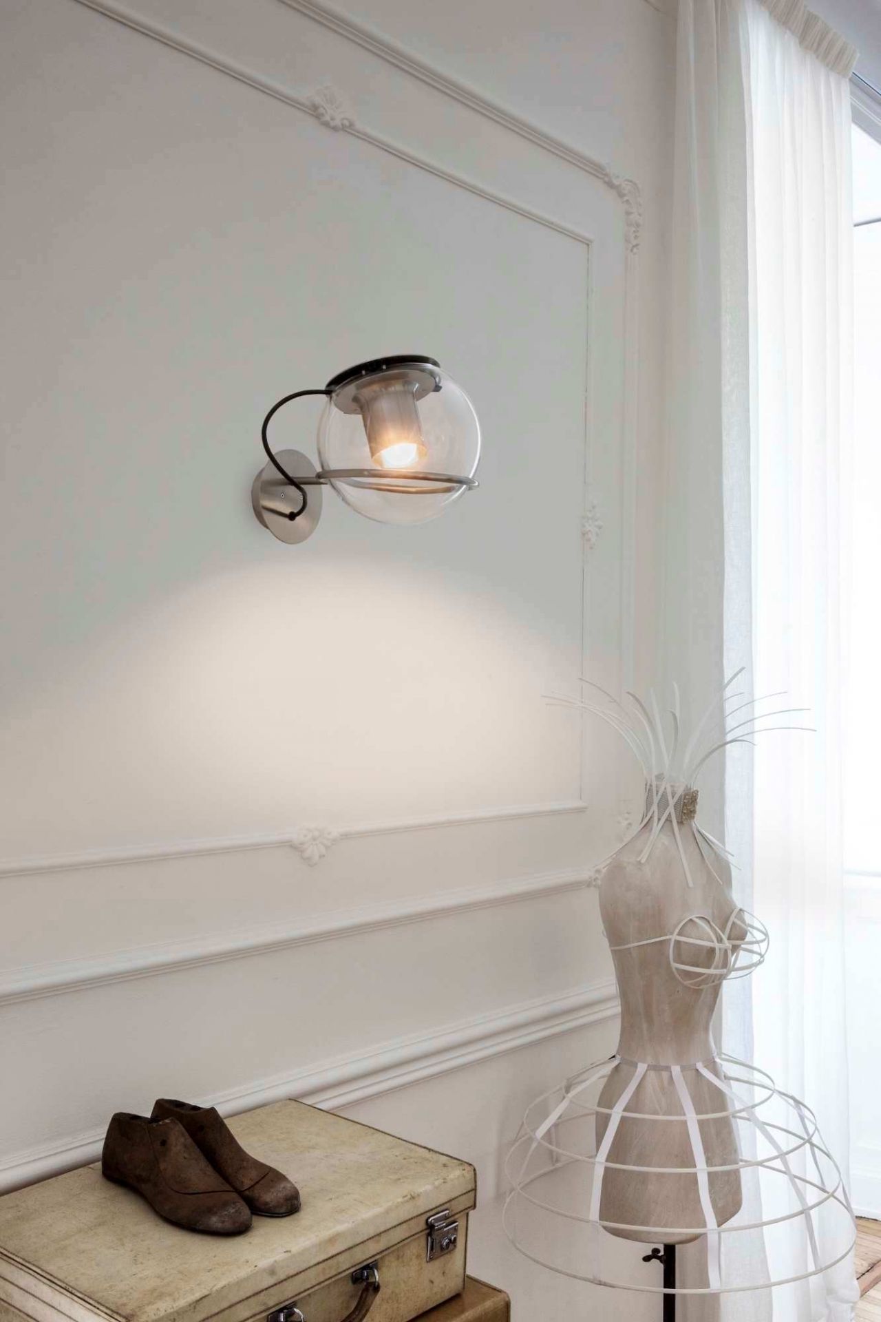 The Globe wall lamp 727 Oluce